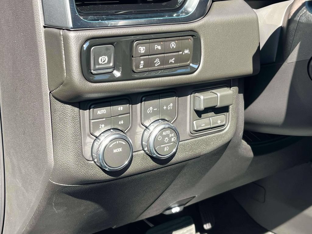 New 2026 GMC Yukon Denali w/ Advanced Technology Package AWD/4WD image 26