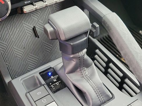 Used 2025 Toyota Tacoma SR5 image 27