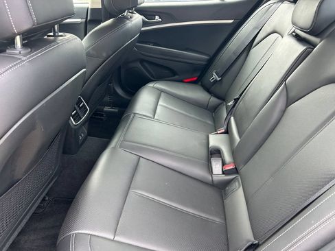 Used 2025 Genesis G70 2.5T RWD image 14