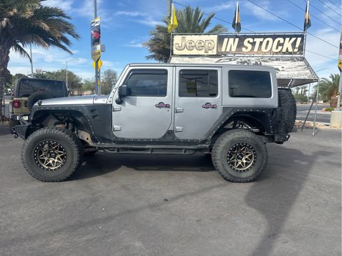 Used 2016 Jeep Wrangler Unlimited Sahara image 8