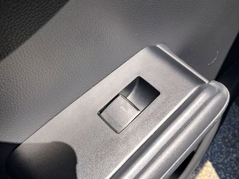 Used 2023 Toyota Highlander XLE AWD/4WD image 21