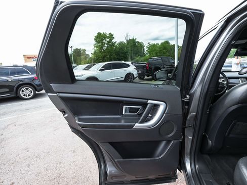 Used 2019 Land Rover Discovery Sport HSE Luxury AWD/4WD image 12