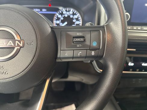 Used 2024 Nissan Rogue SV AWD/4WD image 4