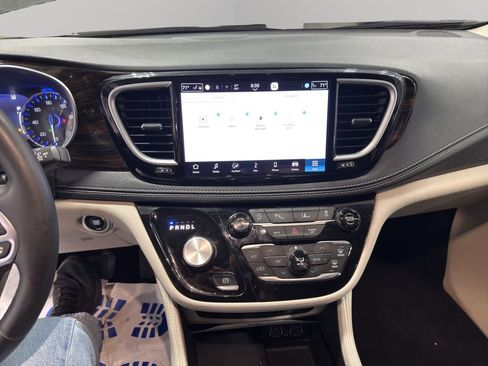 Used 2024 Chrysler Pacifica Limited w/ Trailer Tow Group image 21