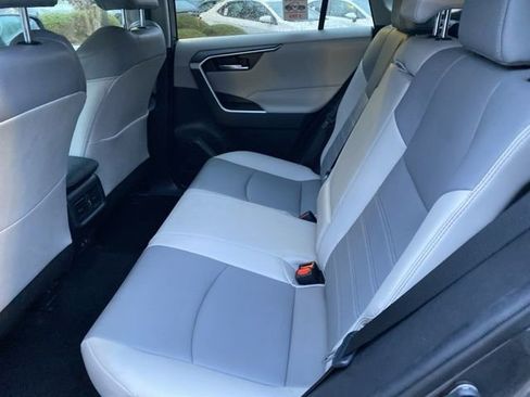 Used 2021 Toyota RAV4 XLE Premium image 21