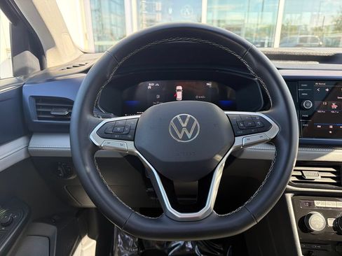 Certified 2024 Volkswagen Taos SE w/ Panoramic Sunroof Package AWD/4WD image 17