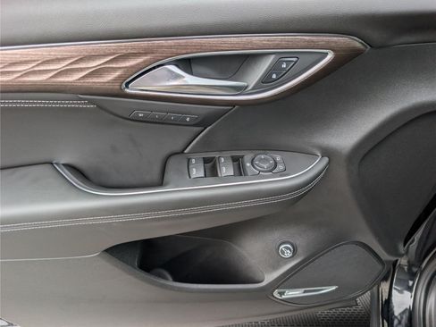 Used 2023 Buick Envision Avenir AWD/4WD image 21