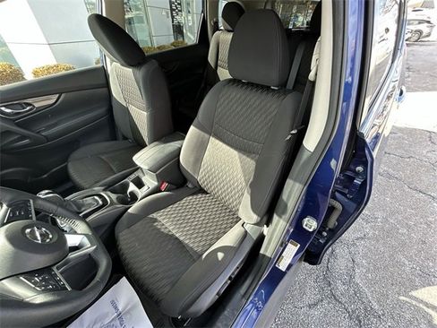 Used 2020 Nissan Rogue SV image 15