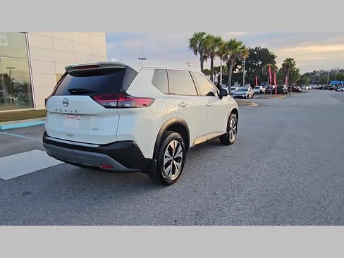 Used 2023 Nissan Rogue SV image 34