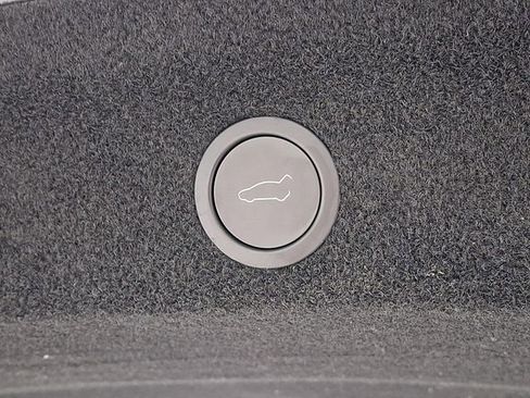 Used 2026 Tesla Model Y 2WD image 33