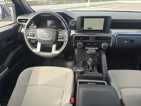 Certified 2025 Toyota 4Runner SR5 AWD/4WD image 18
