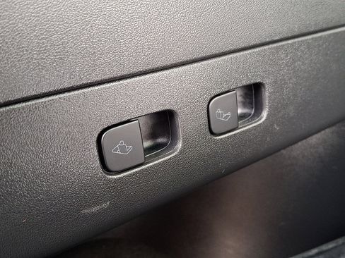 Used 2022 Tesla Model Y Long Range image 28