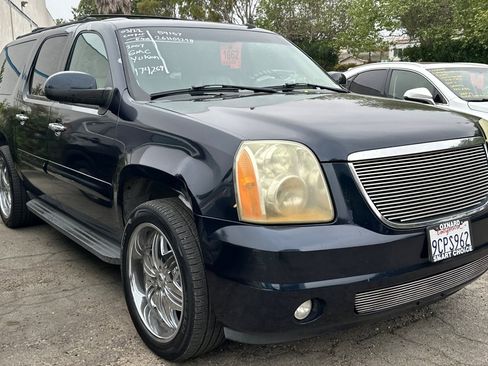 Used 2007 GMC Yukon XL SLT w/ SLT Preferred Equipment Group image 2