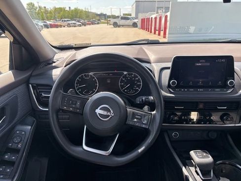 Used 2023 Nissan Rogue SV FWD image 11