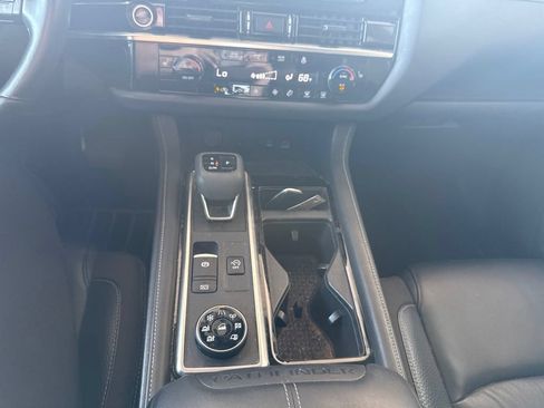 Used 2023 Nissan Pathfinder SL w/ Lighting Package (N92) AWD/4WD image 22