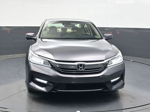 Used 2017 Honda Accord Touring image 9