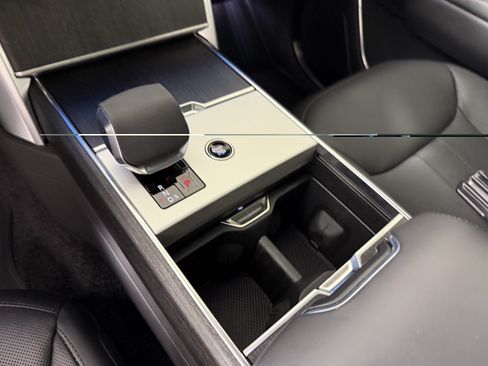 Certified 2025 Land Rover Range Rover SE AWD/4WD image 20