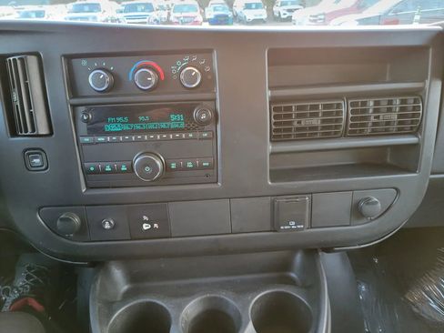 Used 2017 GMC Savana 2500 image 4