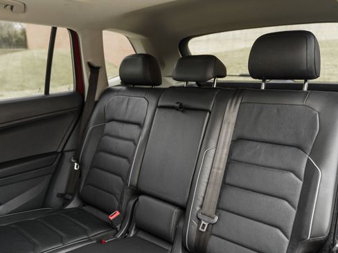 Used 2018 Volkswagen Tiguan SEL Premium image 25