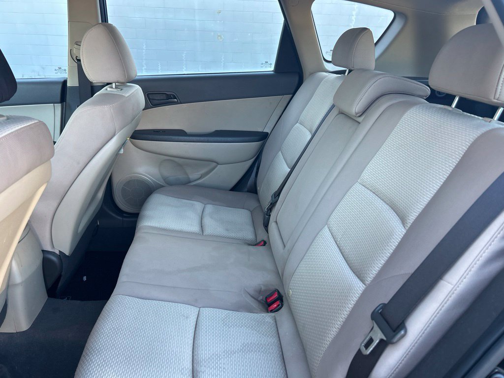 Used 2012 Hyundai Elantra GLS FWD image 9