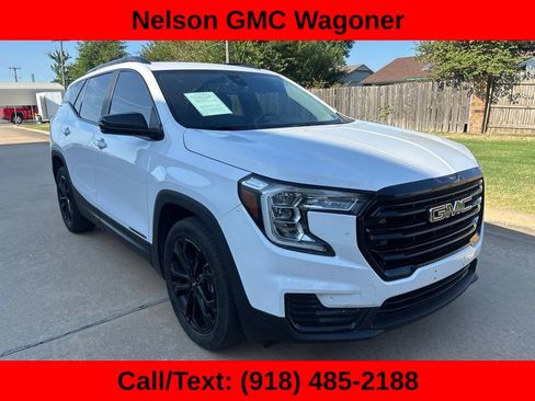 Used 2022 GMC Terrain SLE w/ Driver Convenience Package FWD image 3
