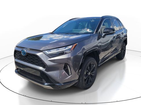 Used 2024 Toyota RAV4 XSE AWD/4WD image 3