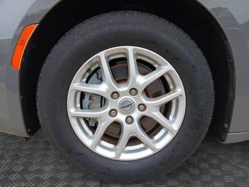 Used 2022 Chrysler Pacifica Touring-L FWD image 23