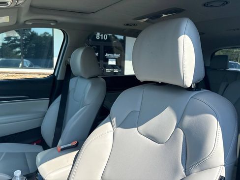 Used 2025 Kia Telluride S FWD image 3
