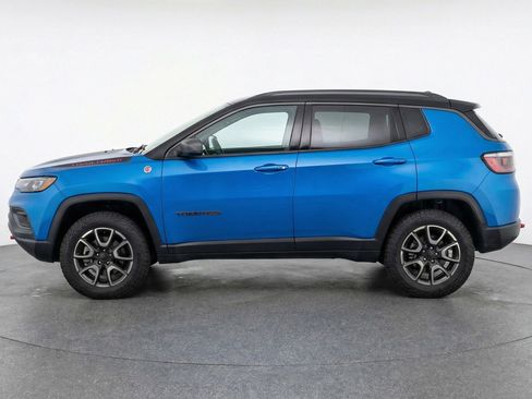 Used 2025 Jeep Compass Trailhawk AWD/4WD image 4