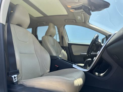 Used 2016 Volvo XC60 T5 Premier w/ Proximity Package FWD image 11