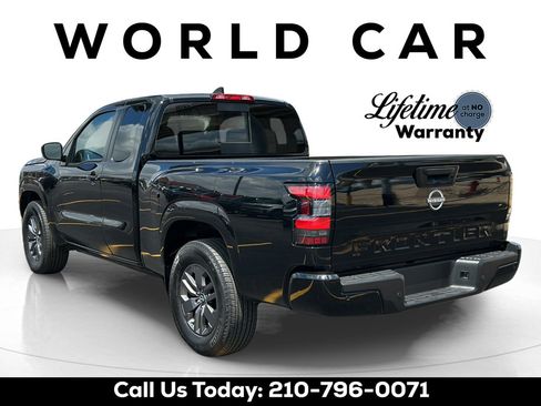 Used 2025 Nissan Frontier SV RWD image 5