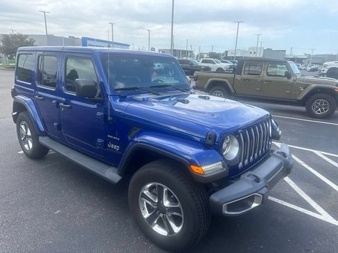 Used 2019 Jeep Wrangler Unlimited Sahara AWD/4WD image 2
