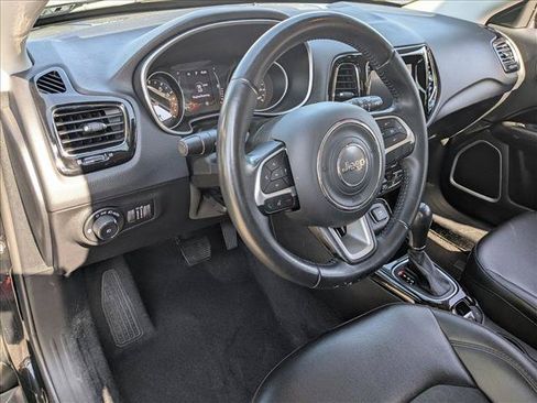 Used 2019 Jeep Compass Latitude FWD image 10