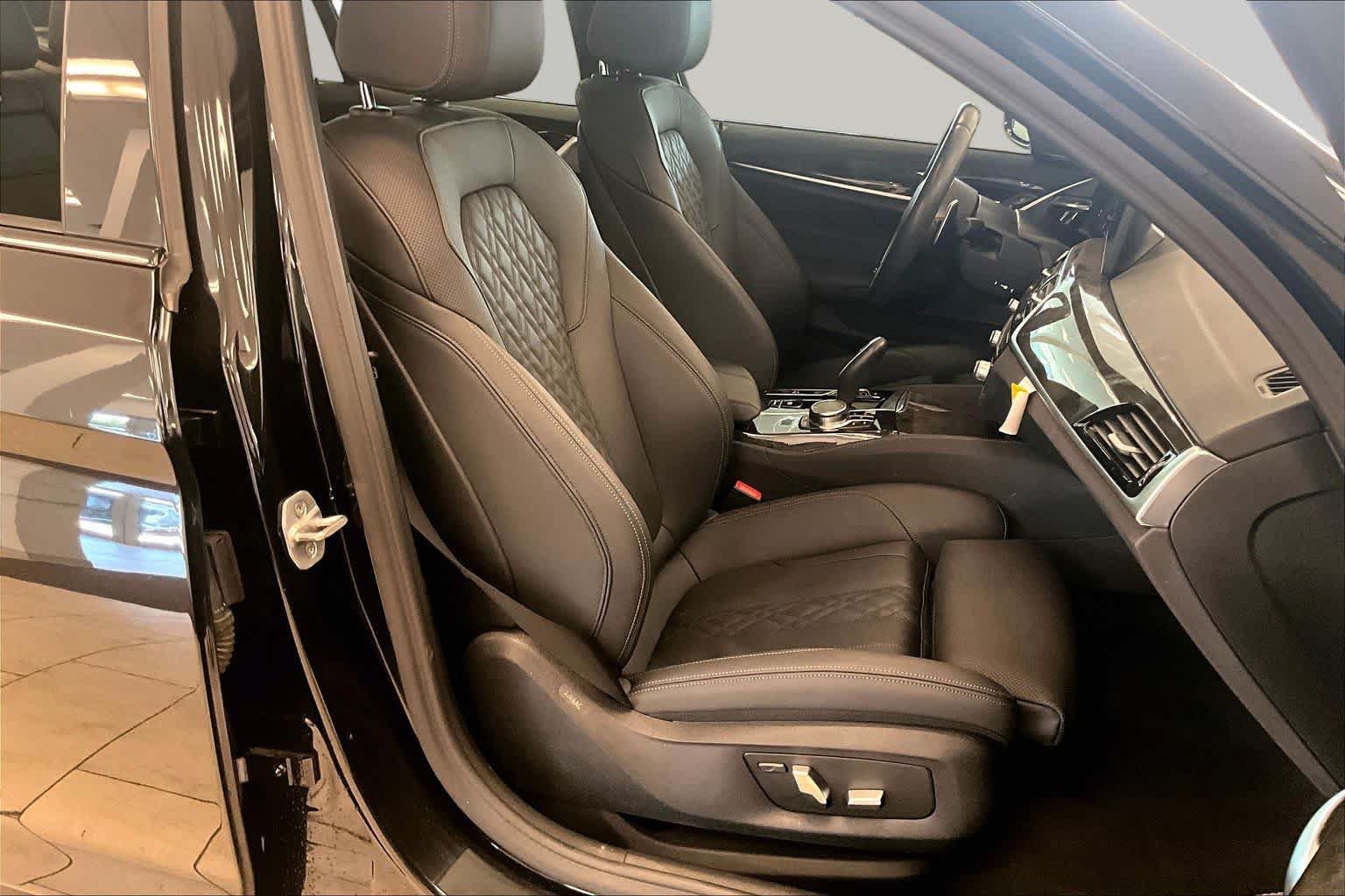 Used 2023 BMW 530i w/ M Sport Package RWD image 8