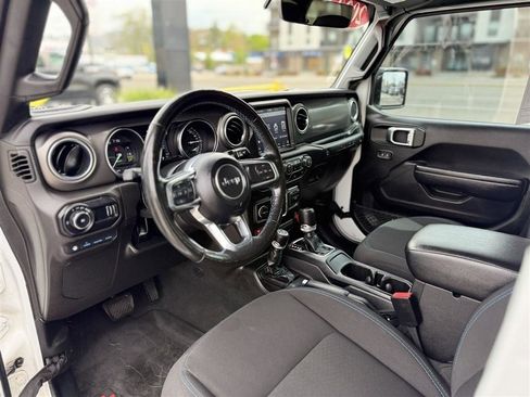Used 2023 Jeep Wrangler Unlimited Rubicon 4xe w/ Cold Weather Group AWD/4WD image 23