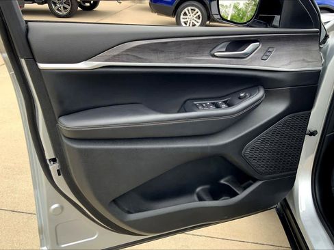 Used 2023 Jeep Grand Cherokee L Limited image 22