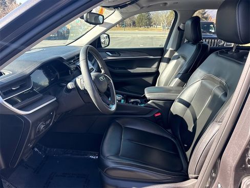 Used 2023 Jeep Grand Cherokee 4WD 4xe image 9