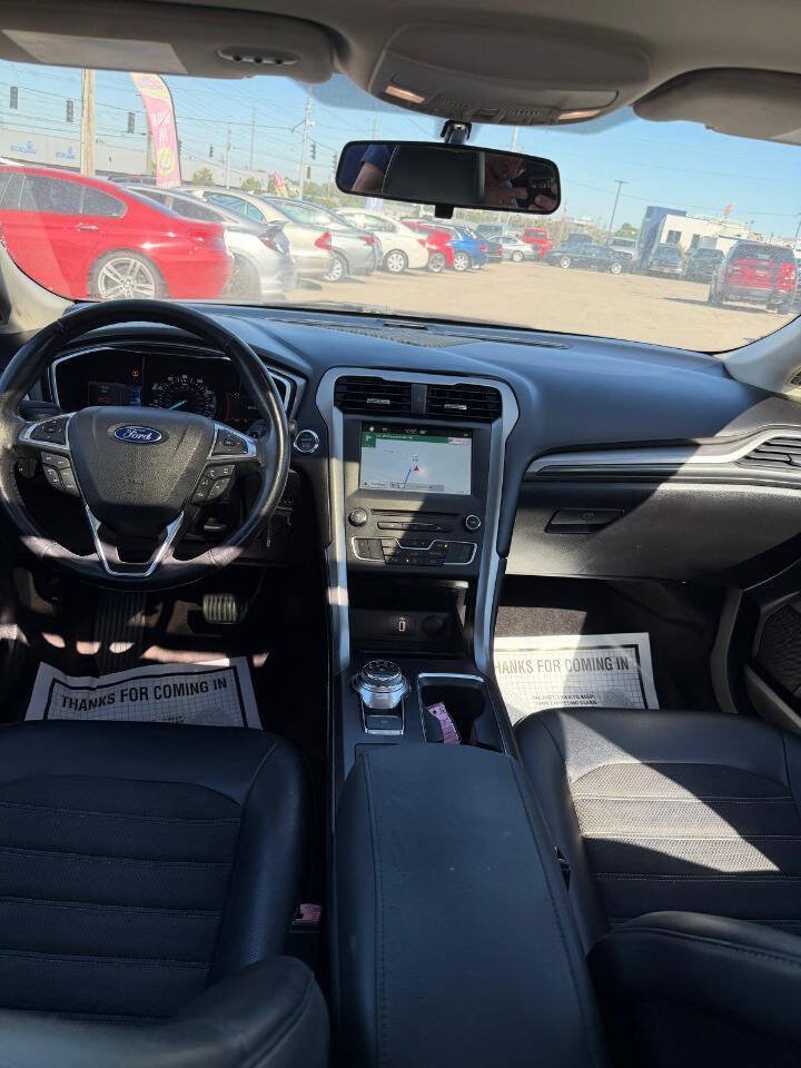 Used 2017 Ford Fusion SE w/ Equipment Group 201A FWD image 16