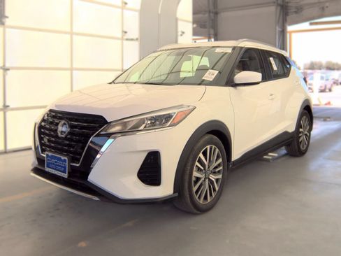 Used 2022 Nissan Kicks SV FWD image 1