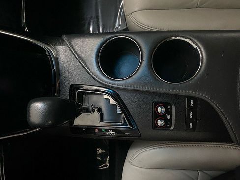 Used 2018 Toyota Avalon XLE Plus image 20