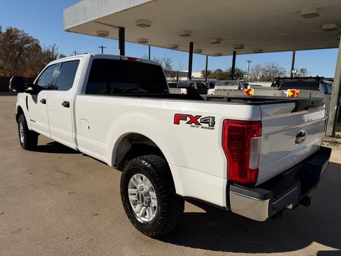 Used 2019 Ford F250 XLT w/ XLT Value Package image 3