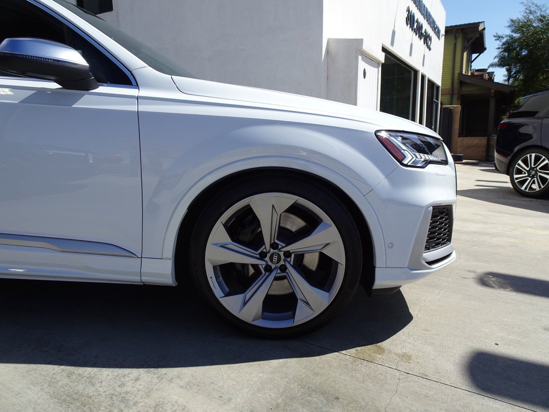 Used 2023 Audi SQ7 Premium Plus w/ Towing Package AWD/4WD image 8
