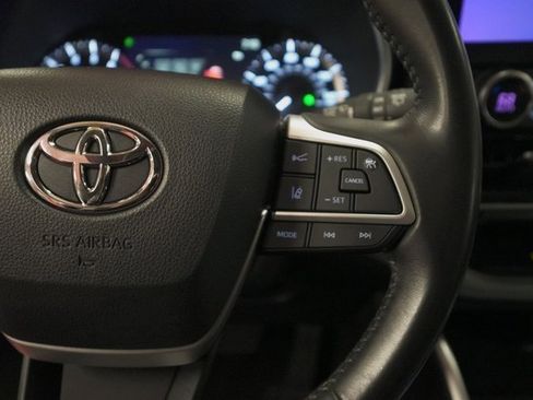 Used 2023 Toyota Highlander XLE image 23
