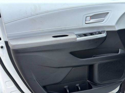 New 2026 Toyota Sienna LE FWD image 10