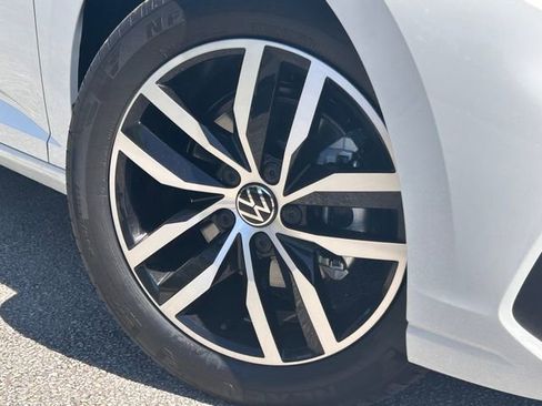 New 2026 Volkswagen Jetta SE FWD image 2