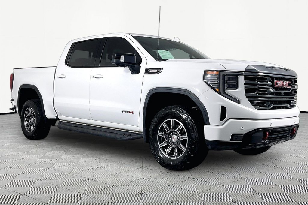 Used 2024 GMC Sierra 1500 AT4 w/ Technology Package AWD/4WD image 3