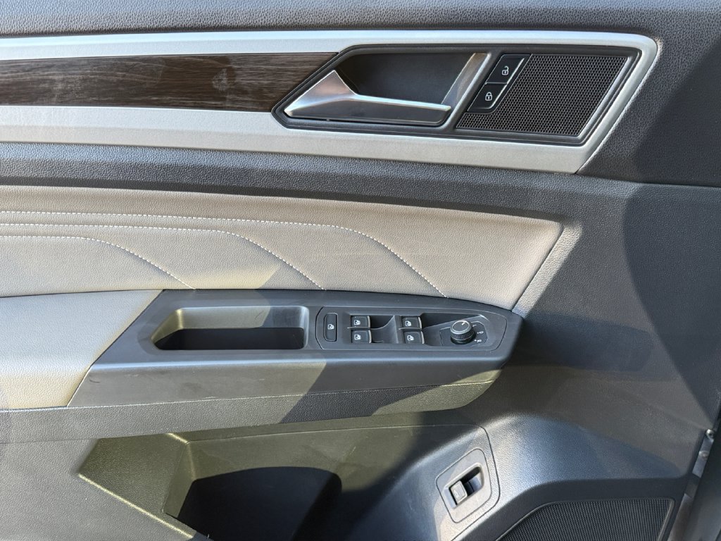Used 2023 Volkswagen Atlas SE AWD/4WD image 11