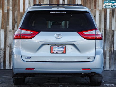 Used 2015 Toyota Sienna LE image 5