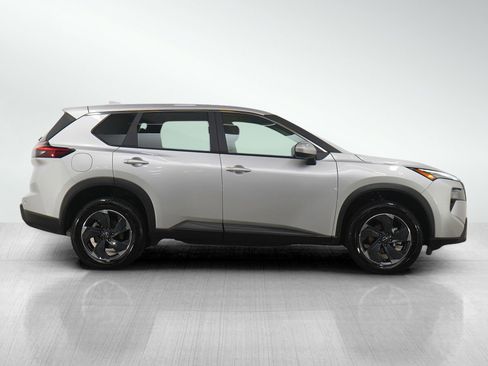 Used 2025 Nissan Rogue SV AWD/4WD image 6