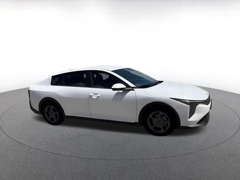 Used 2025 Kia K4 FWD image 2